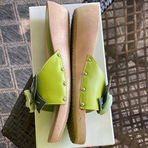 Glacée Marjorie Lime Sandals - Picture 6 of 6